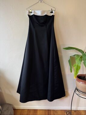 Elegant Black sleeveless 
 Evening Gown with White Trim and sash